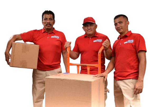 Equipo de tres mudanceros de Mudanzas Avalos con diablito y cajas